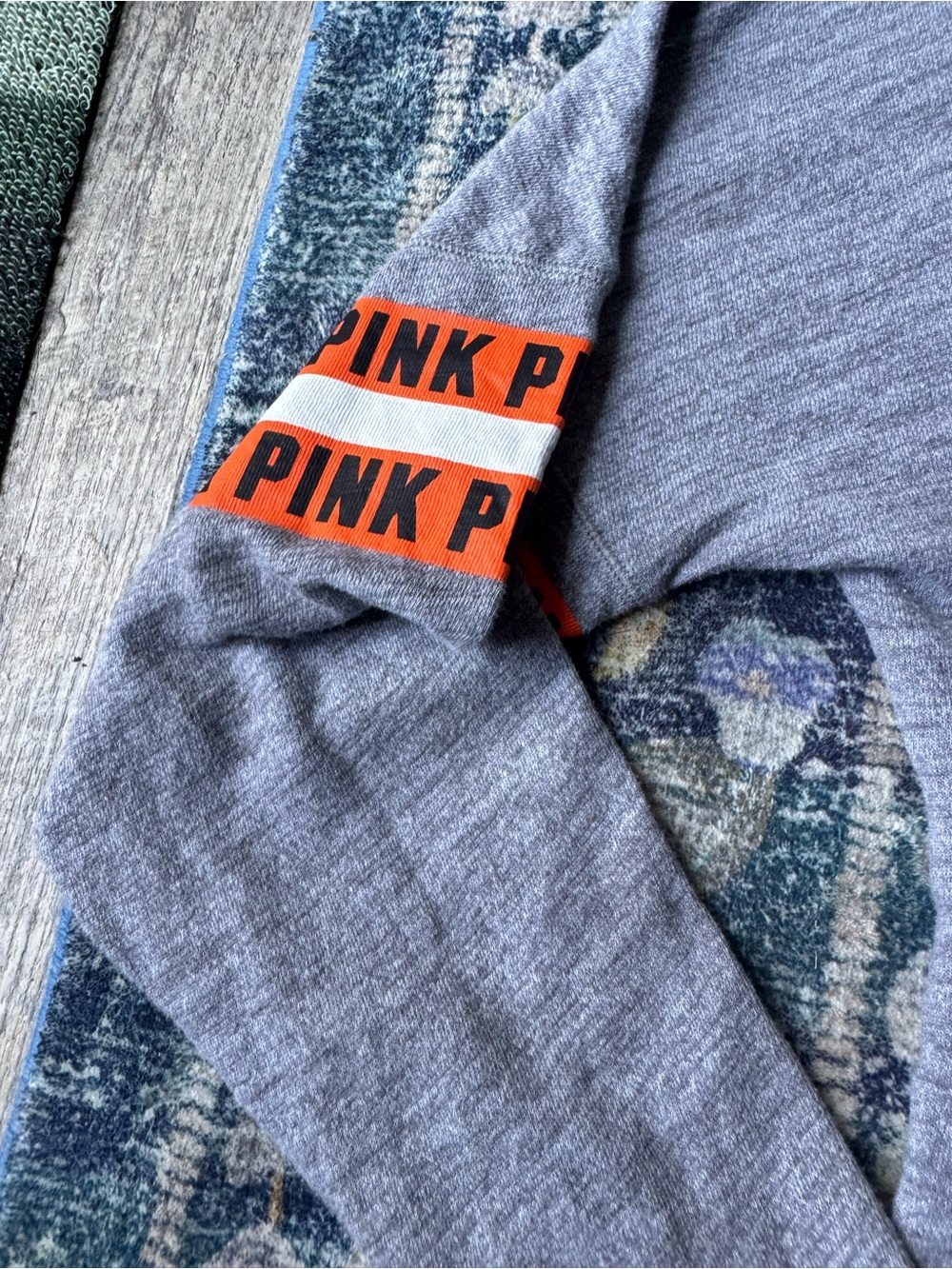 PINK by Victoria's Secret 'We Are Giants' Gray Hoodie SF Giants Baseball MLB - Picture 3 of 9